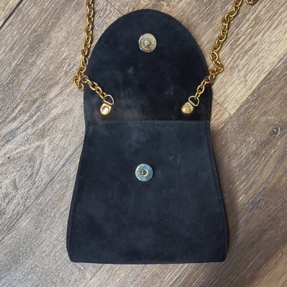 Vintage Black Crossbody Bag with Gold Chain - Picture 5 of 13